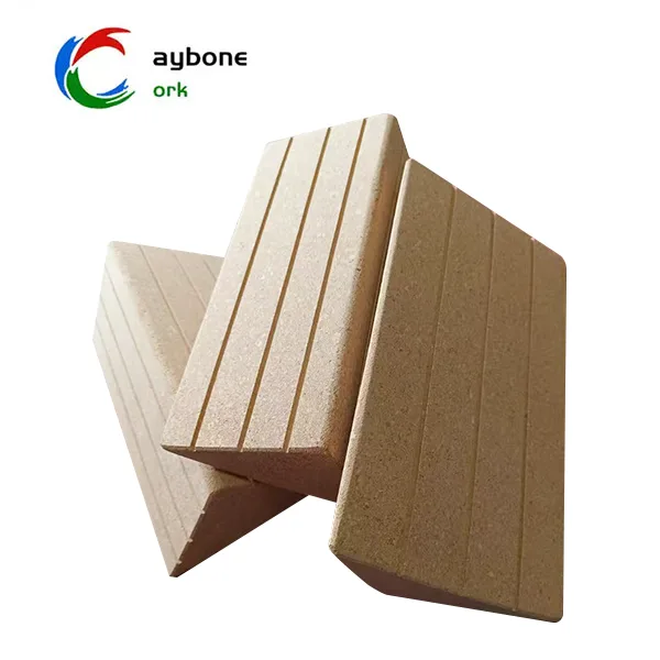 Trójkątny blok do jogi z korka o dużej gęstości